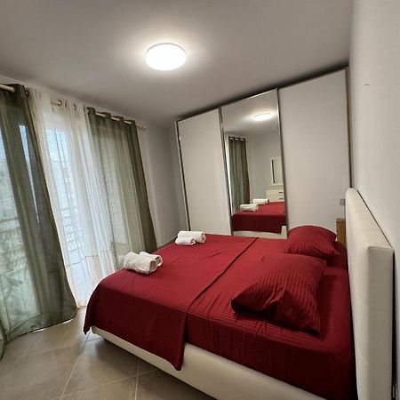 Diem Apartment Near Pazari I Ri Tirana Buitenkant foto