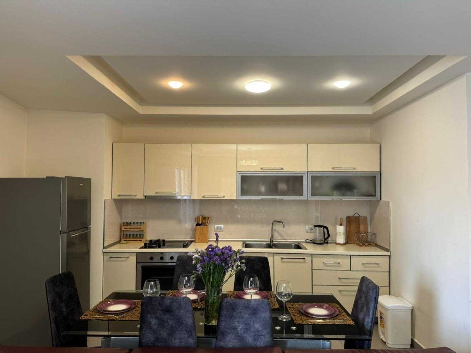 Diem Apartment Near Pazari I Ri Tirana Buitenkant foto