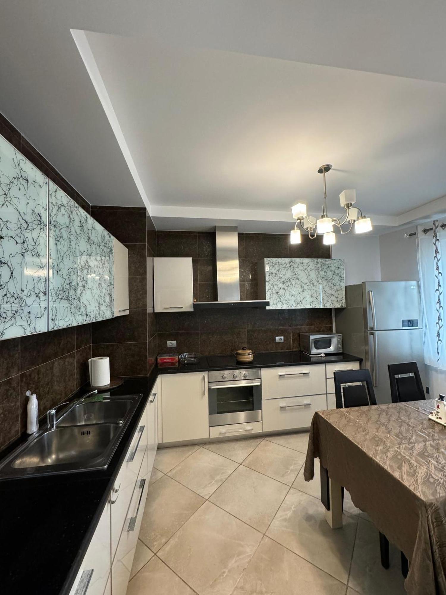 Diem Apartment Near Pazari I Ri Tirana Buitenkant foto