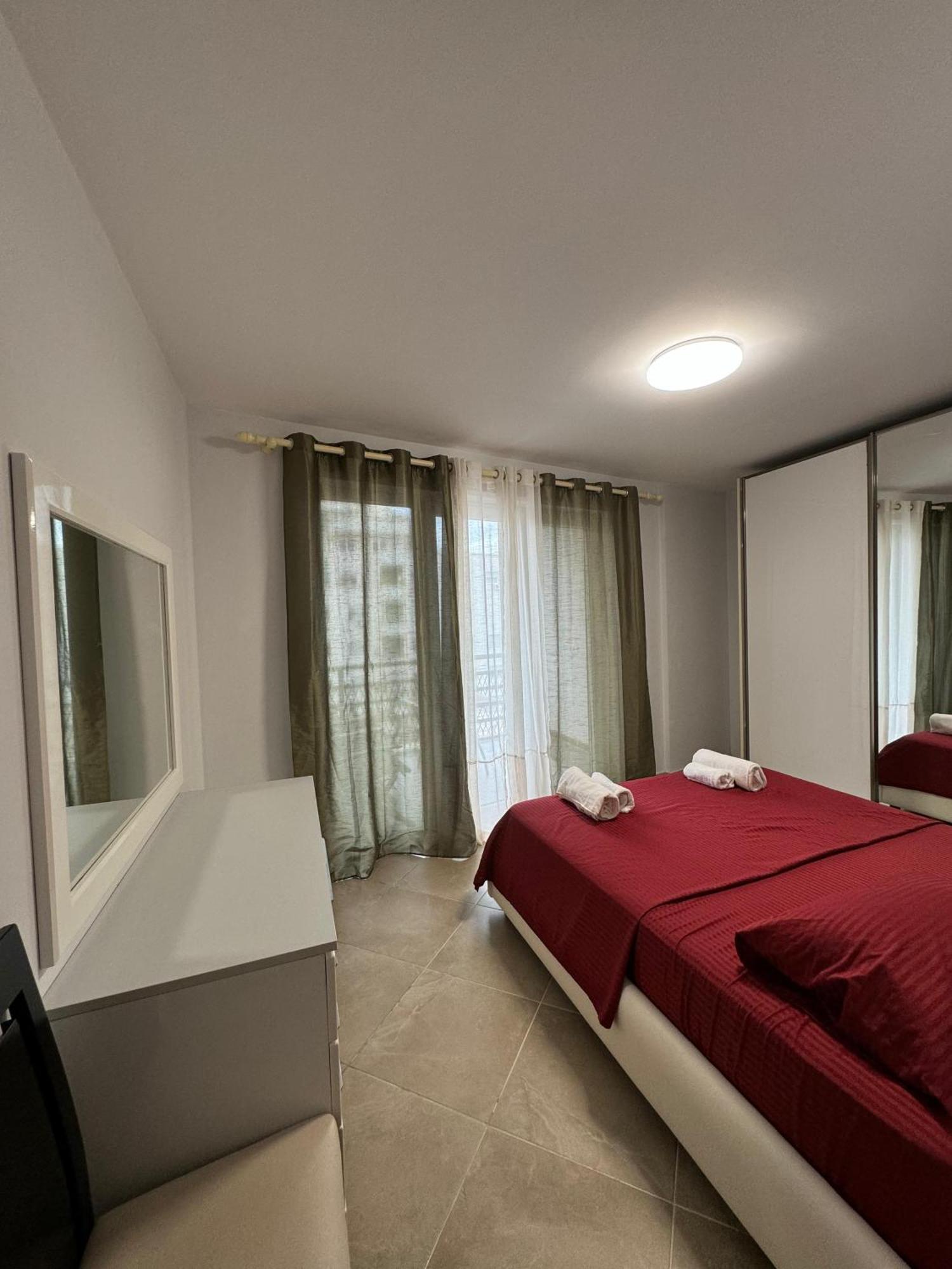 Diem Apartment Near Pazari I Ri Tirana Buitenkant foto